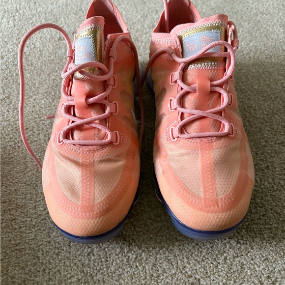 Nike Vibrant Pink and Purple VaporMax Shoes - Picture 2 of 8